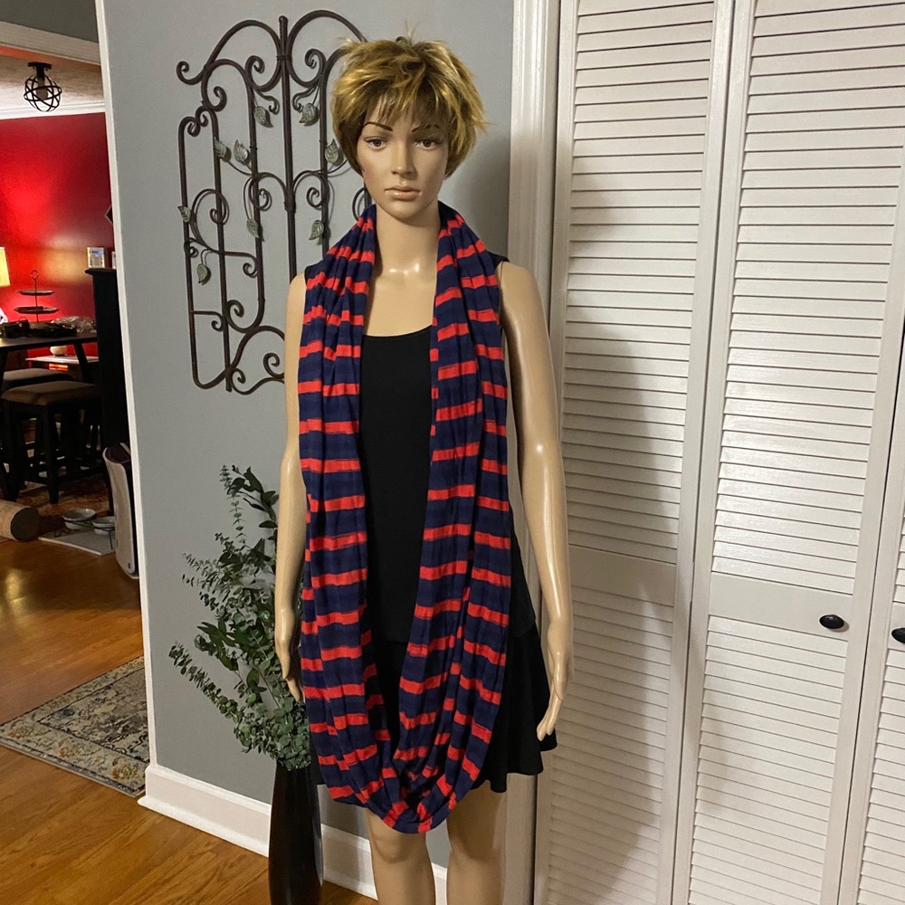 Gap‎ infinity Scarf Red and Navy